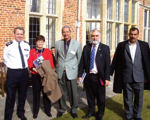 Delivered a lecture on counter extremism at Bramshill Police Training Centre Commander Martin Bridger, Gloria Gomes and justices from Iraq.